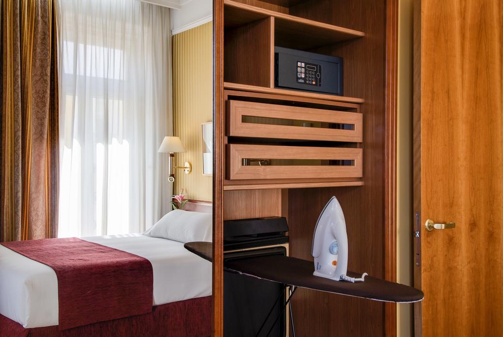 เอ็นเอช คอลเลคชัน มาดริด กรัน เวีย Hotel ภายนอก รูปภาพ