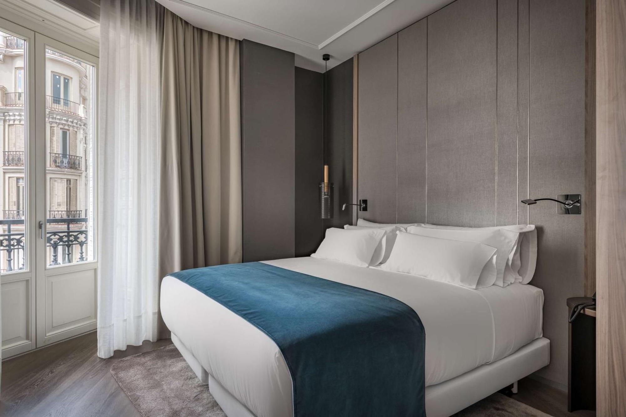 เอ็นเอช คอลเลคชัน มาดริด กรัน เวีย Hotel ภายนอก รูปภาพ