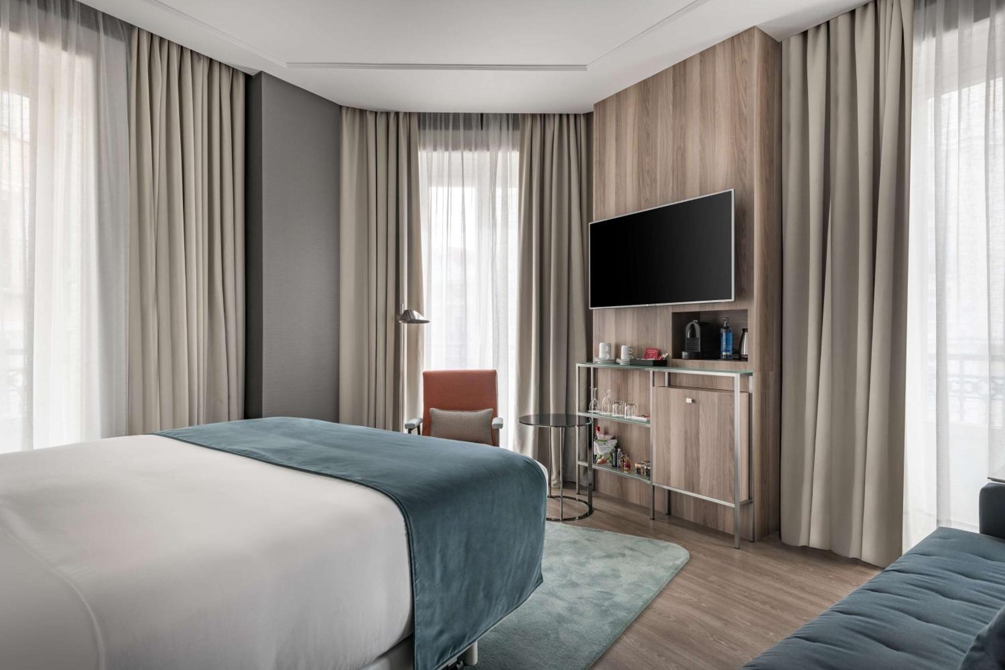 เอ็นเอช คอลเลคชัน มาดริด กรัน เวีย Hotel ภายนอก รูปภาพ