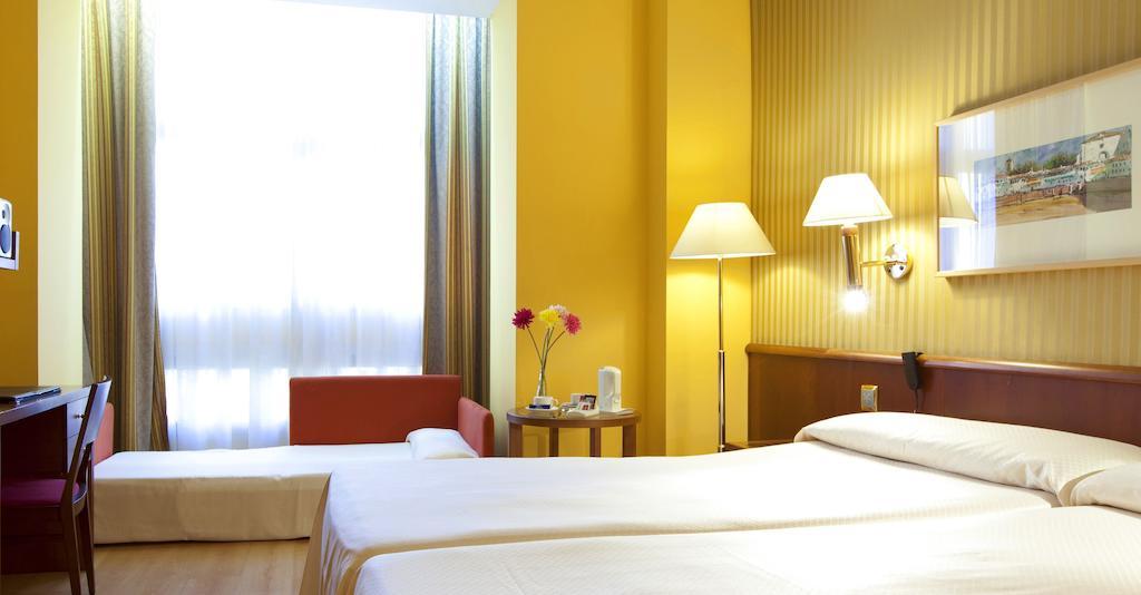 เอ็นเอช คอลเลคชัน มาดริด กรัน เวีย Hotel ภายนอก รูปภาพ